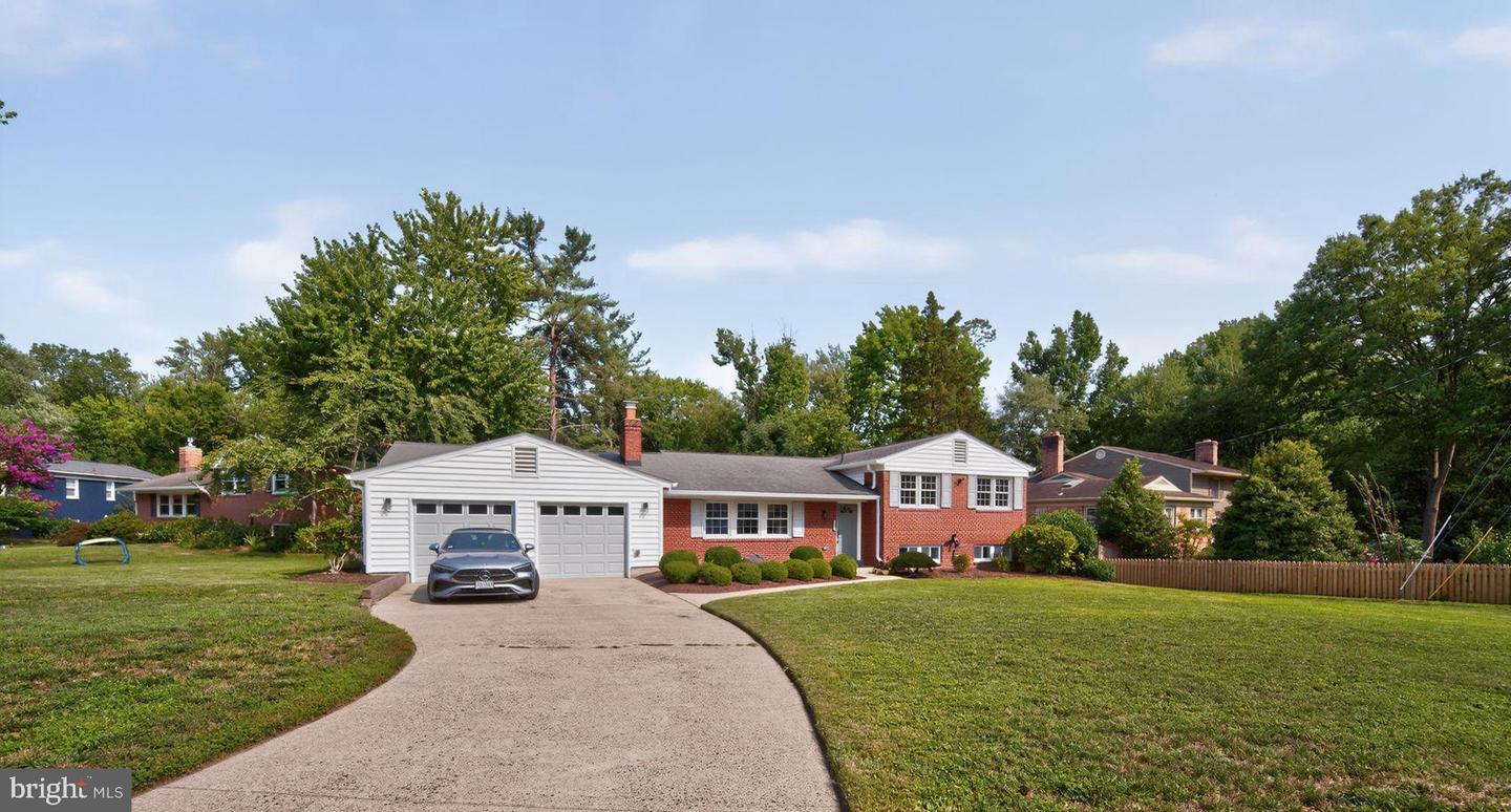 1915 Shannon Court, Alexandria