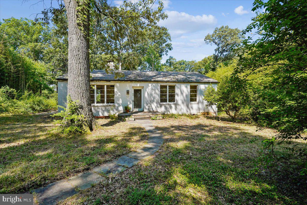 1208 Shenandoah Road, Alexandria
