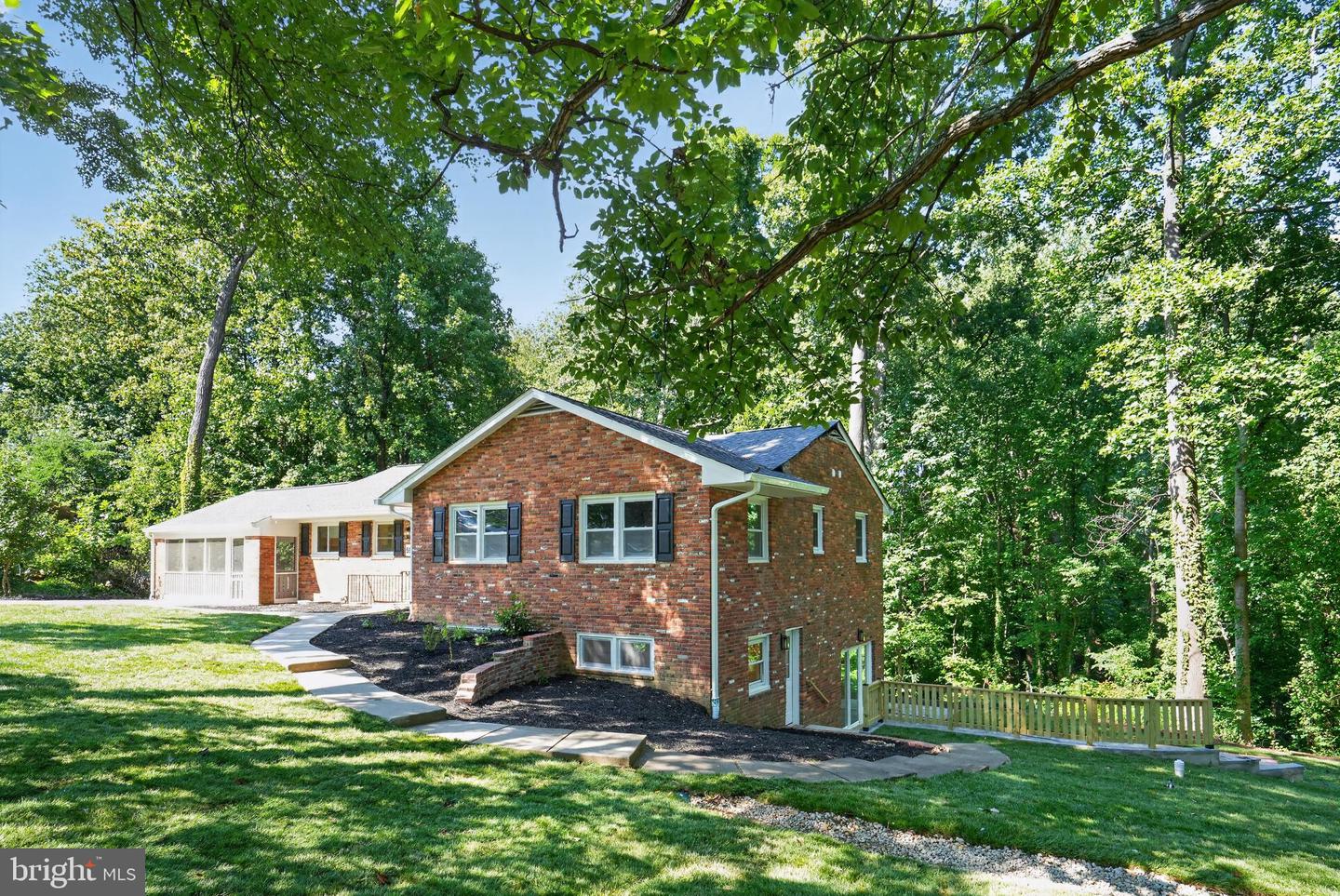 5940 Saint John Drive, Alexandria