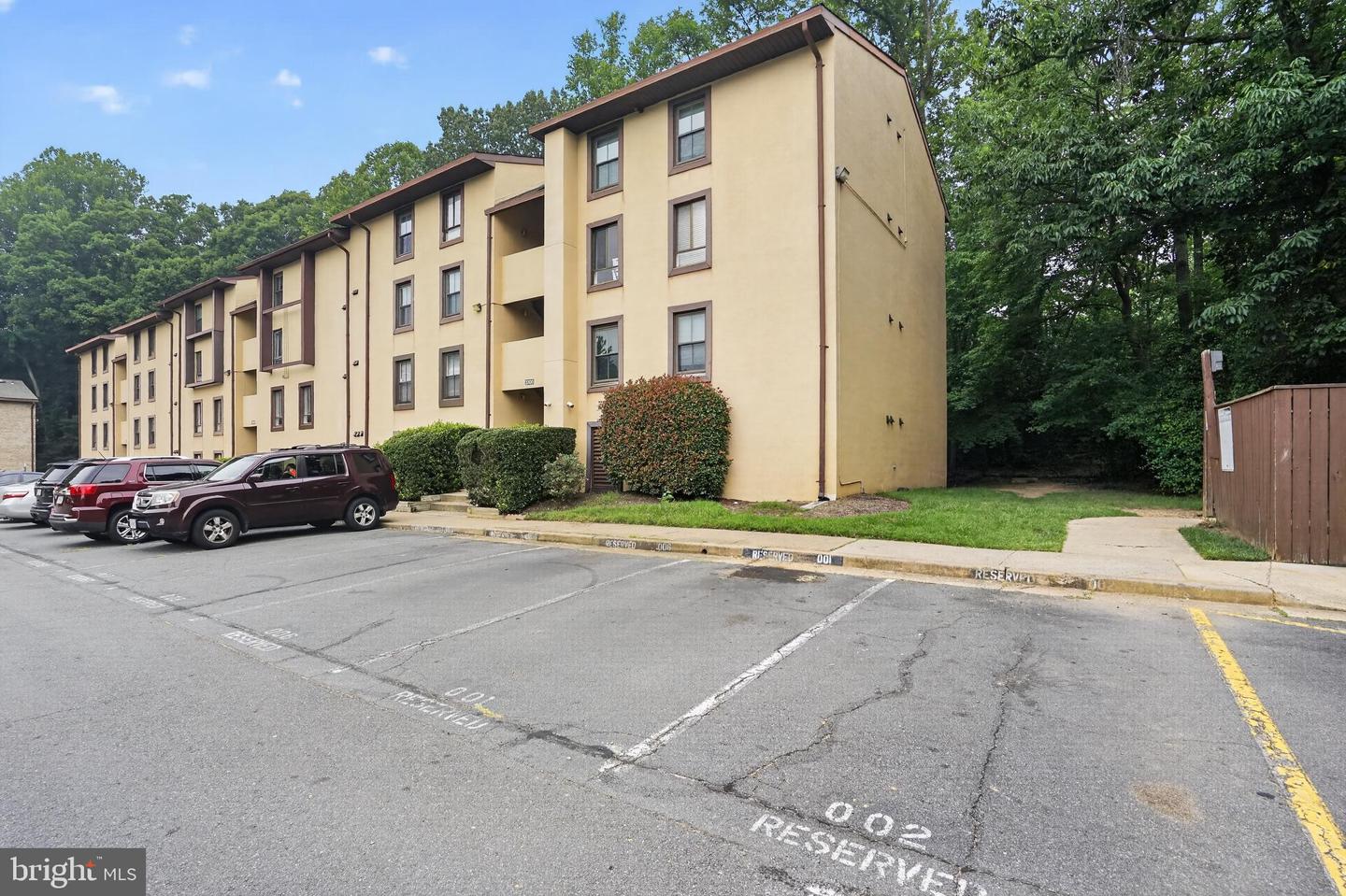 2200 Castle Rock Square #2b
