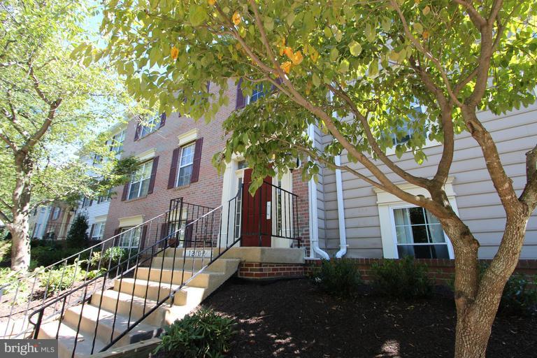 12102 Green Leaf Court #102
