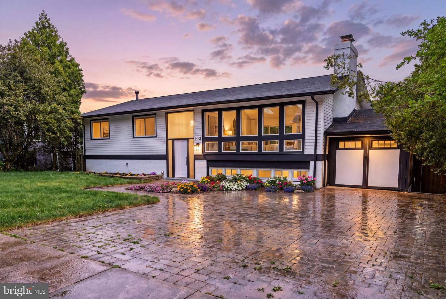203 Audreys Court SE