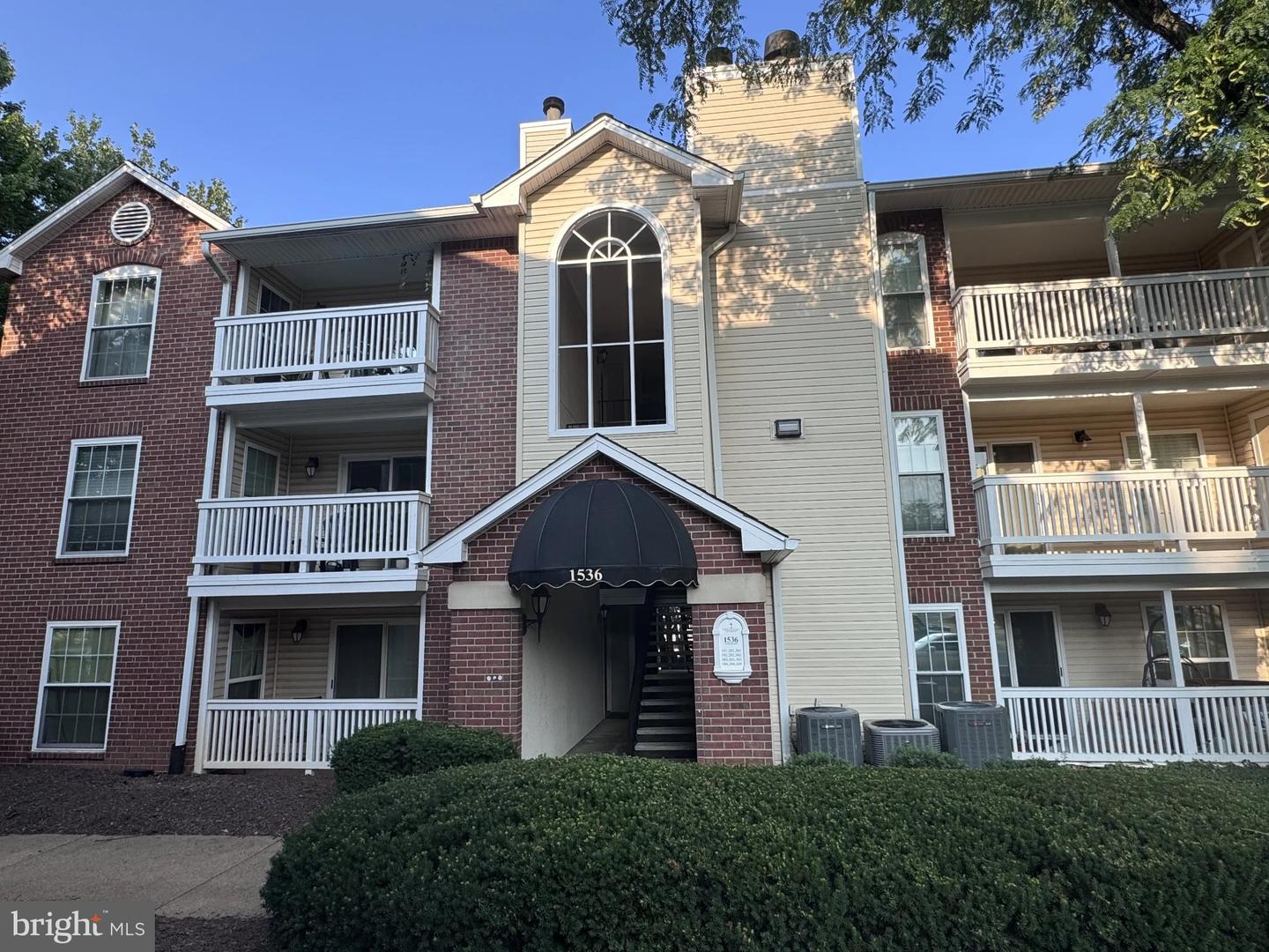 1536 Lincoln Way #302b