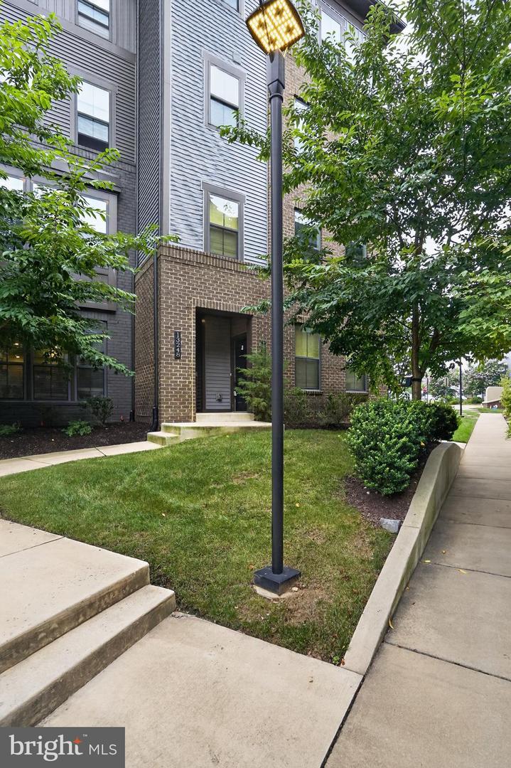 13246 Lake Woodland Way #5a