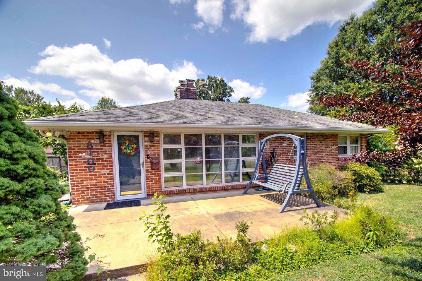 8100 Carlyle Place