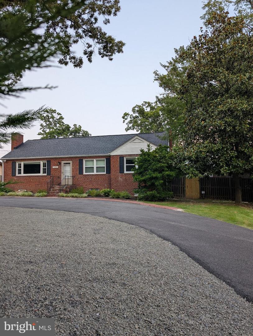 3907 Prosperity Avenue