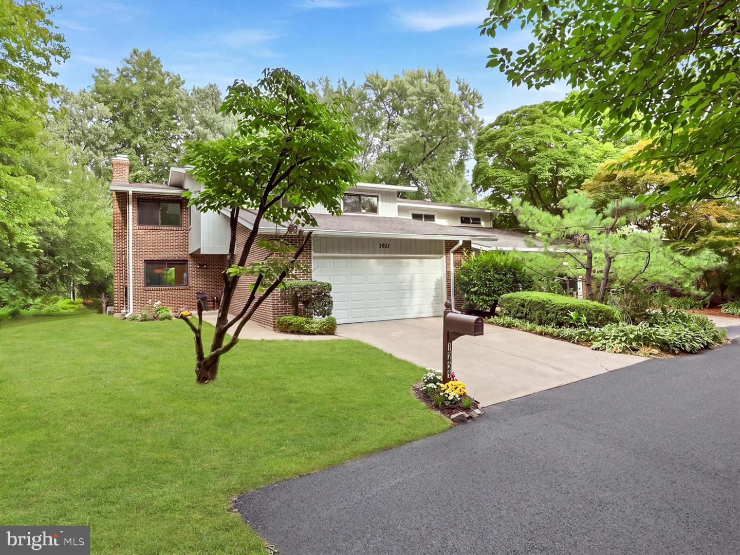 7211 Vistas Lane