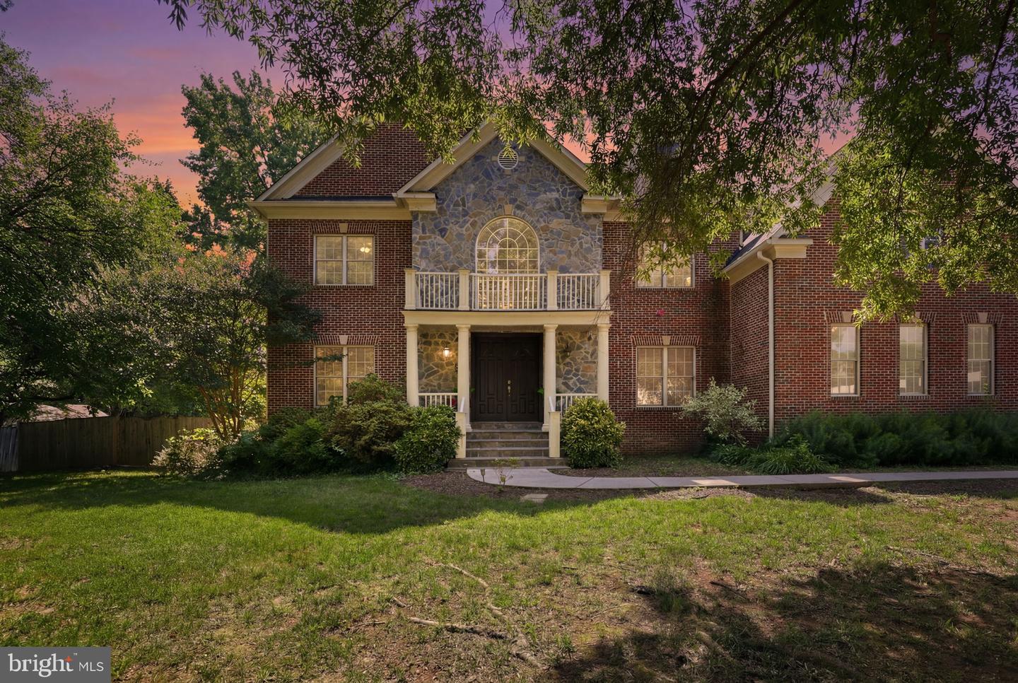 8813 Oak Leaf Drive