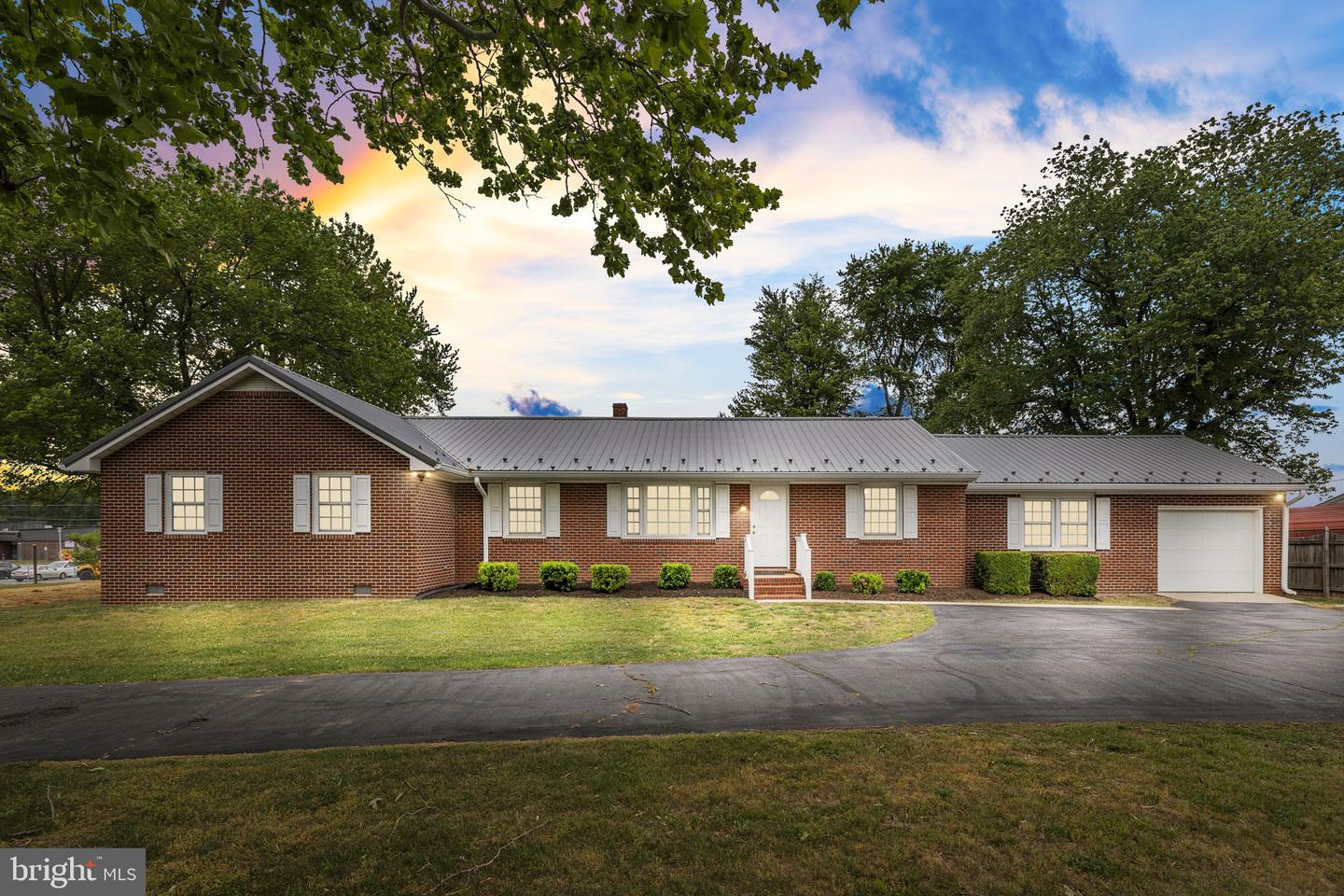8267 Kings Highway