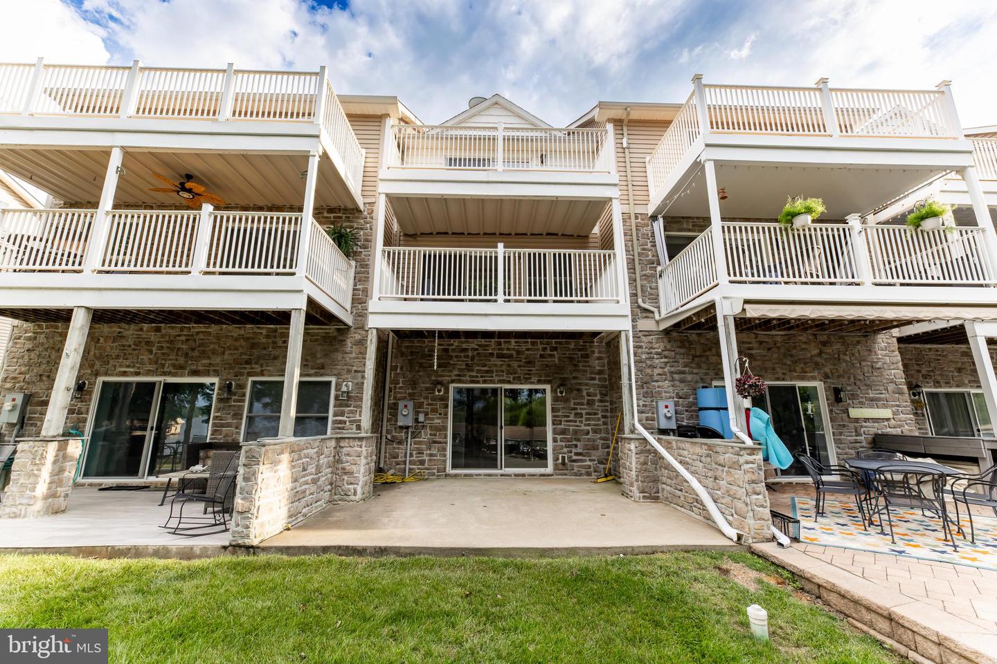 288 Lake Front Drive, Mineral