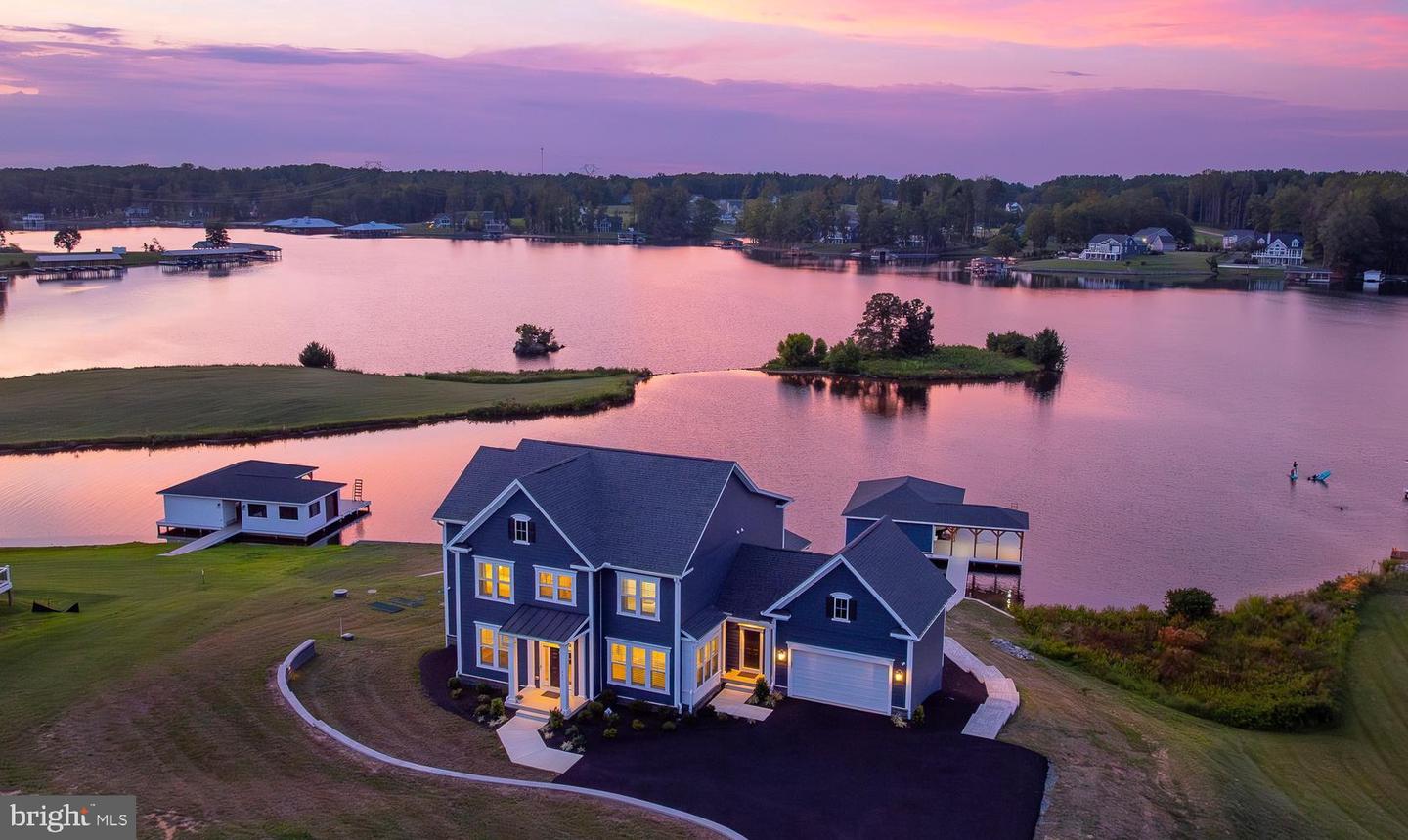 457 Rock Island Ridge, Mineral