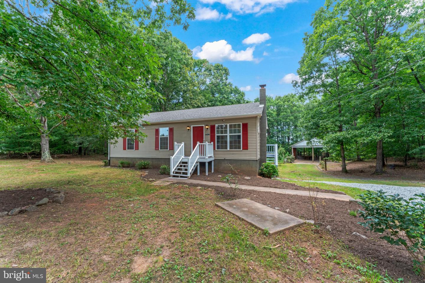 1543 Vawter Corner Road, Louisa