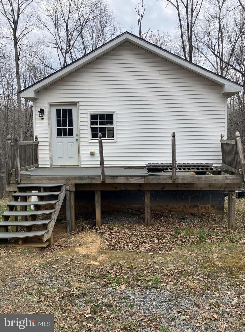 225 Foxbrook Court, Louisa
