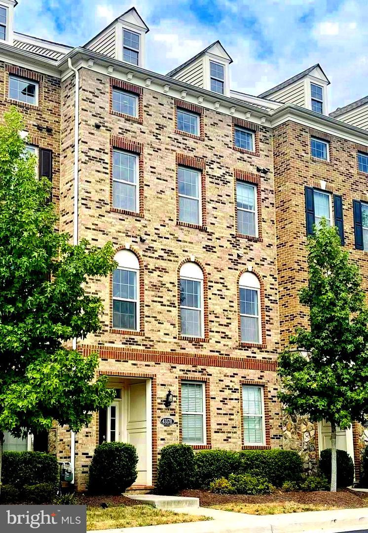 43178 Witham Square, Ashburn