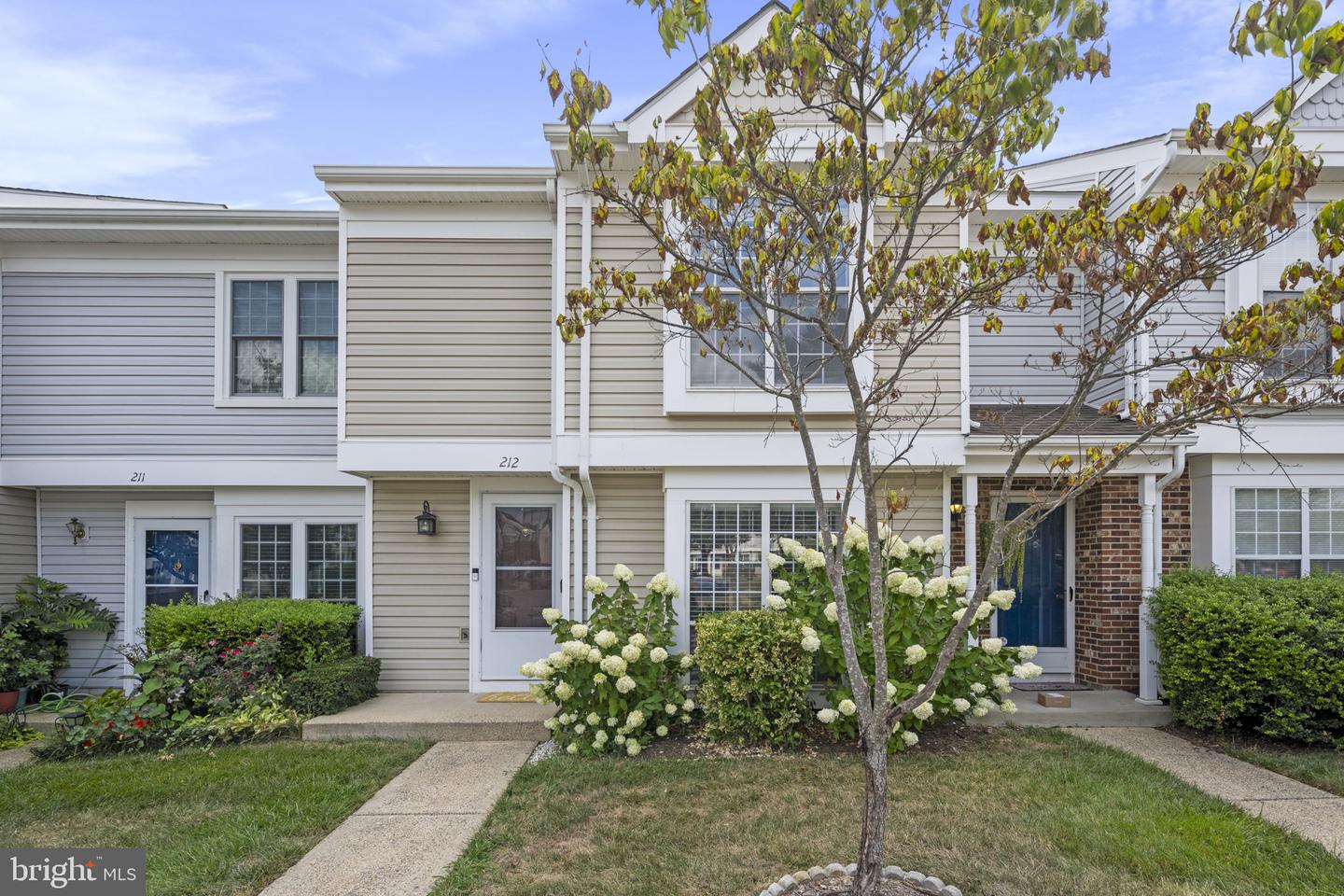 212 Saint Johns Square, Sterling