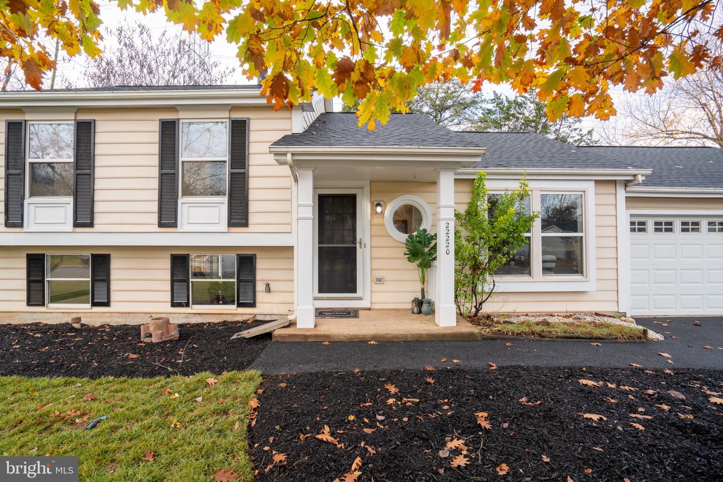 22220 Stablehouse, Sterling