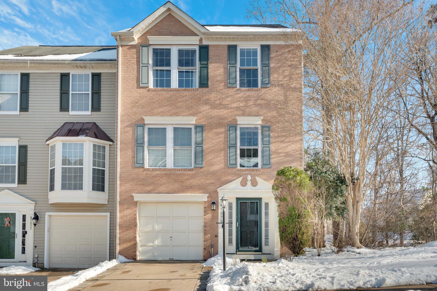 47575 Sharpskin Island Square, Sterling