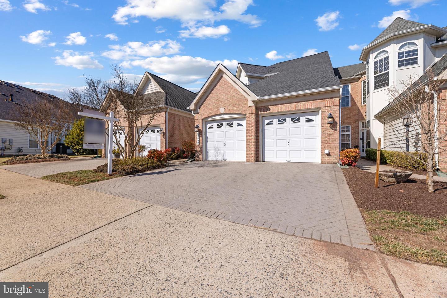 20897 Queens Quilt Square, Sterling