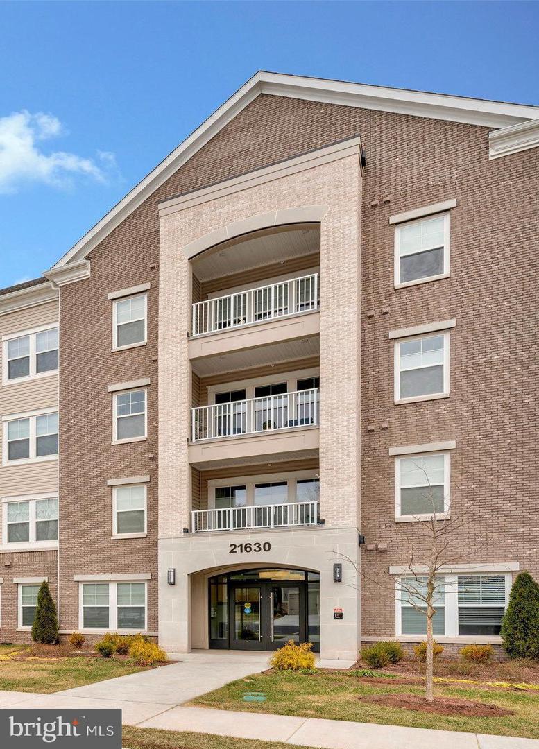 21630 Hawksbill High Circle #302, Sterling
