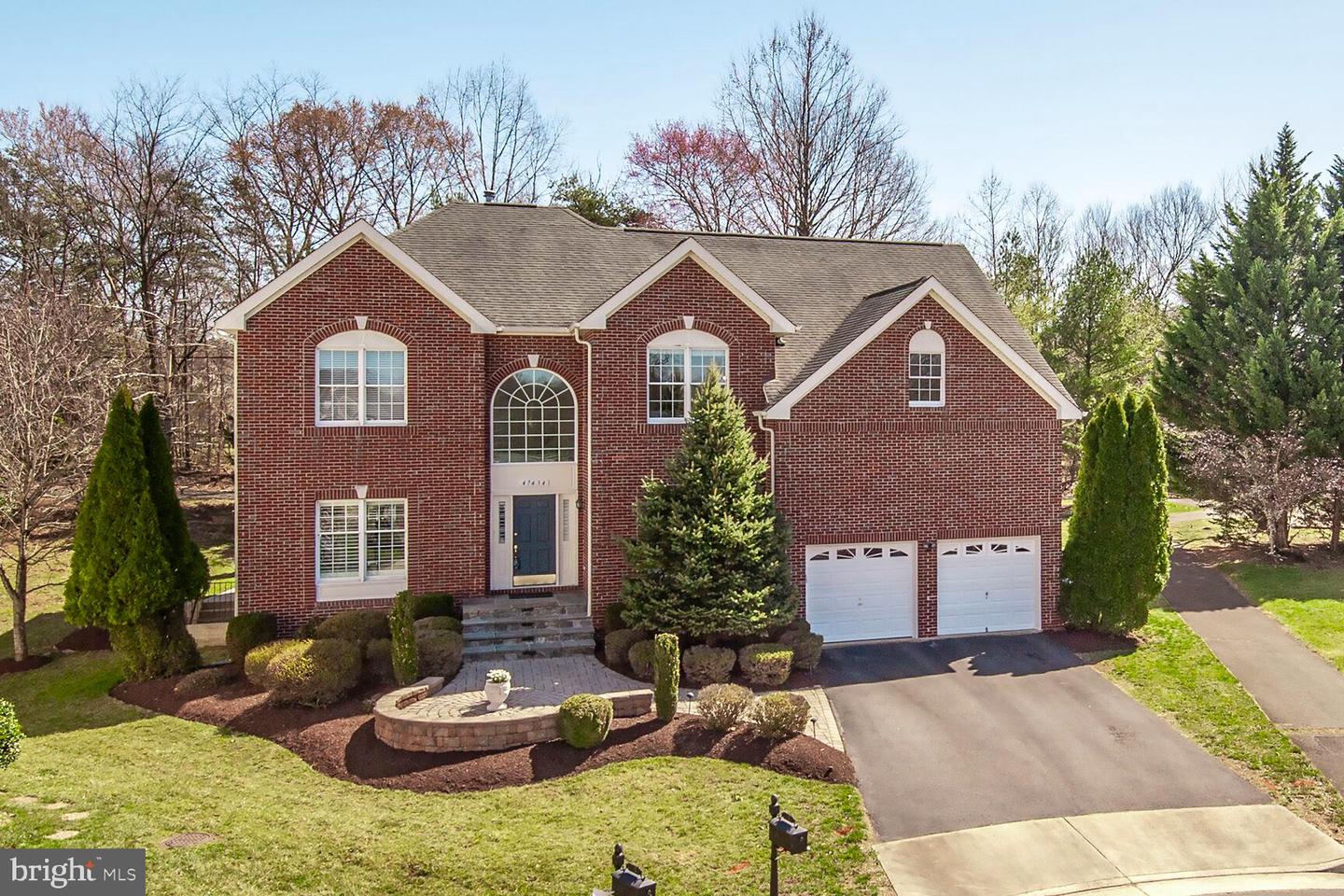 47434 Riverbank Forest, Sterling