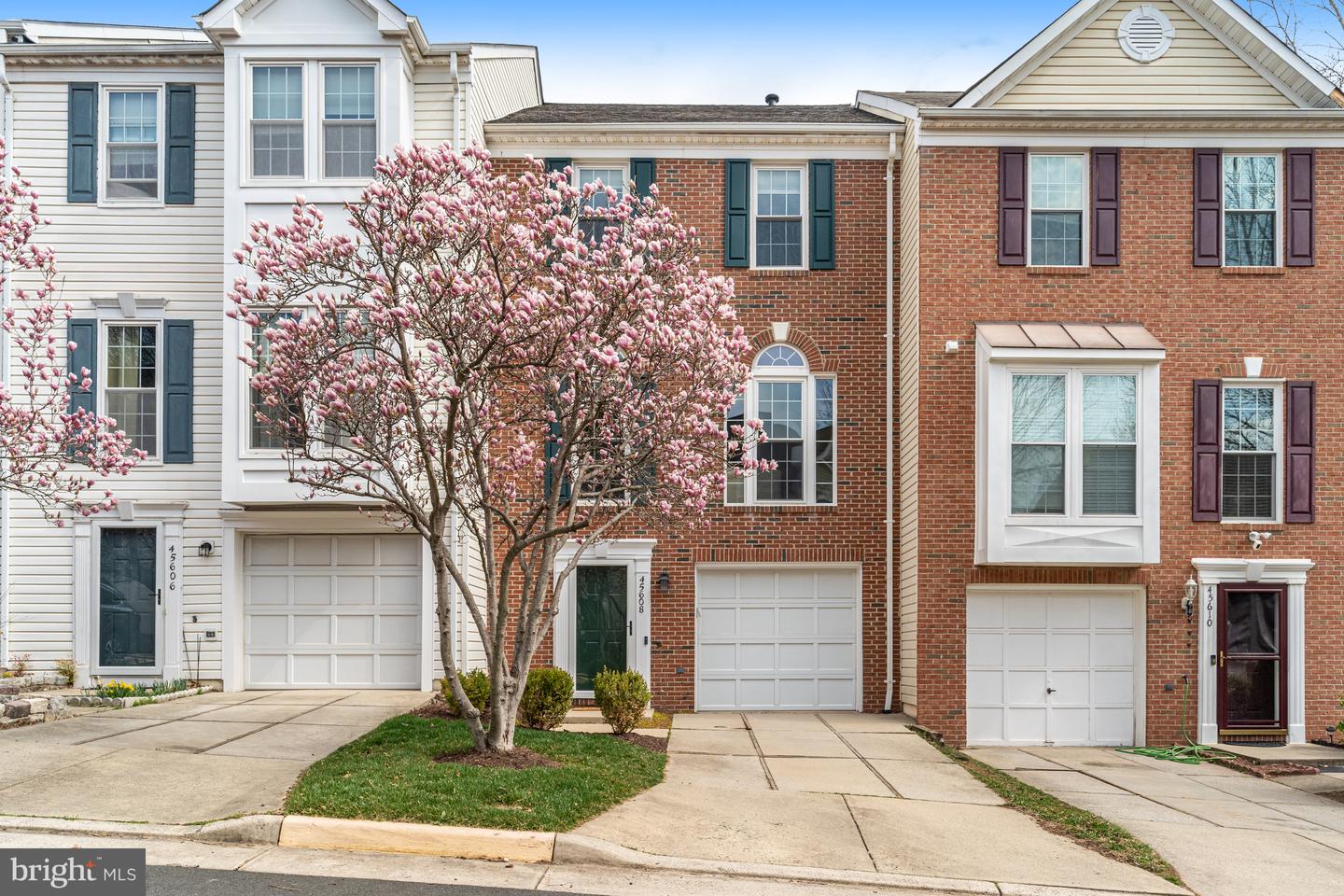 45608 Iron Horse Terrace, Sterling
