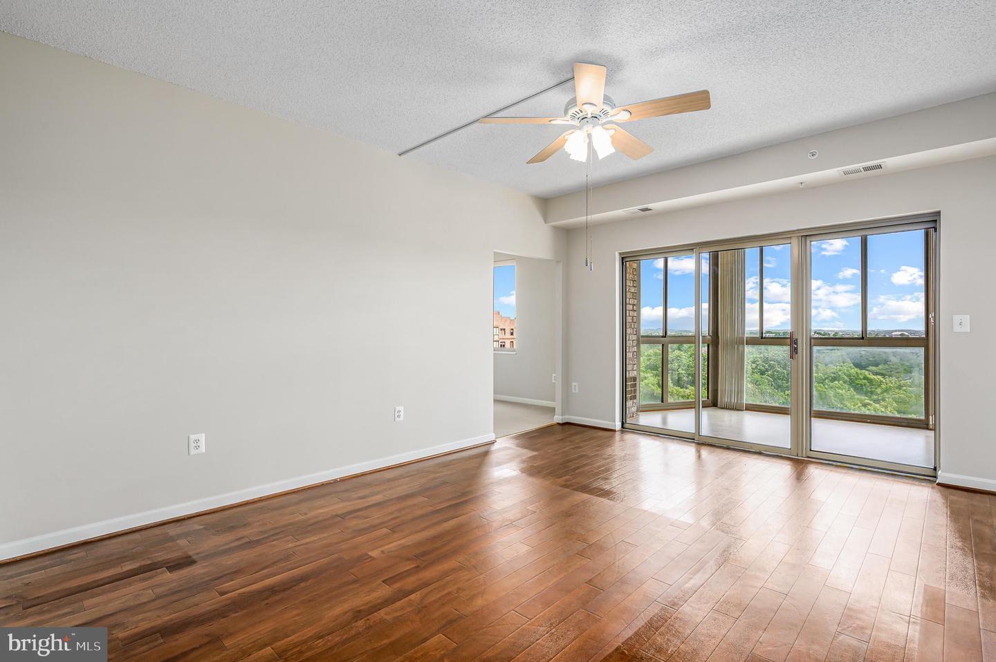 19375 Cypress Ridge Terrace #906, Leesburg
