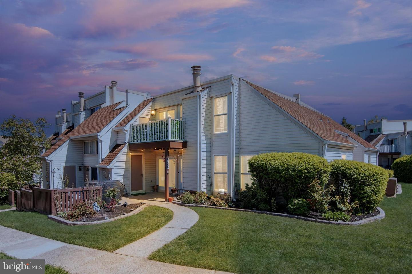 1039 Warwick Court, Sterling