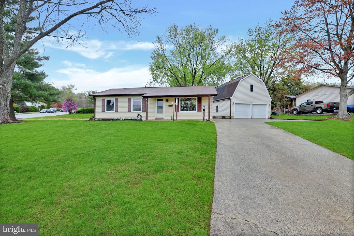 406 W Beech Road, Sterling