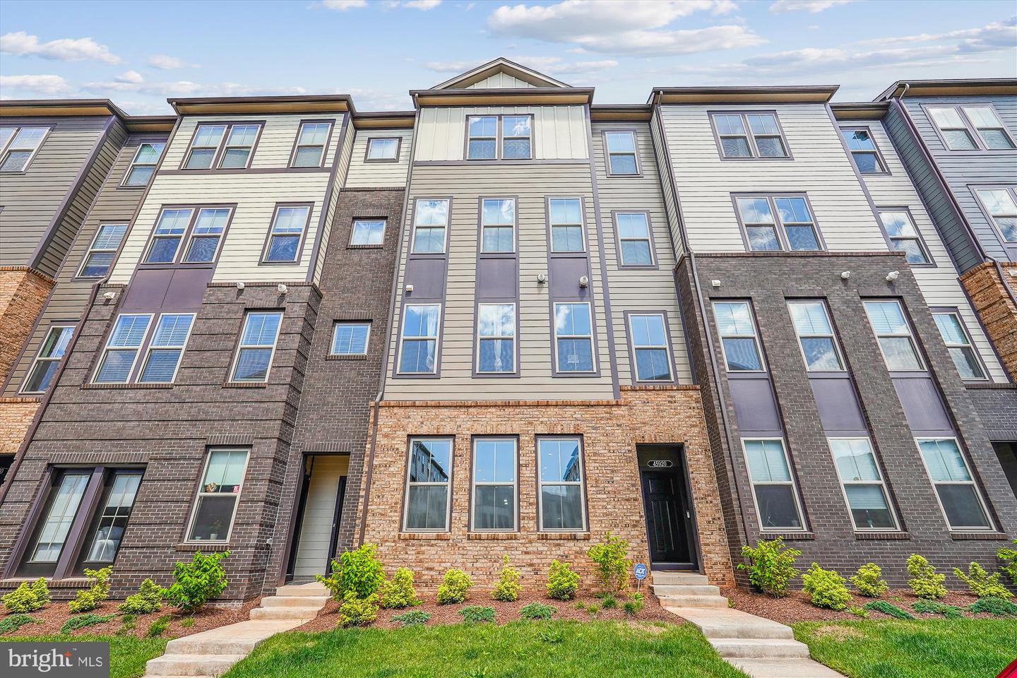 45918 Swallow Terrace, Sterling