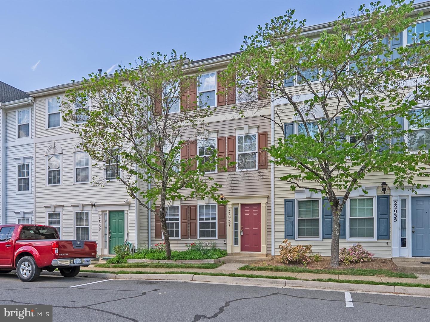 22937 Whitehall Terrace, Sterling