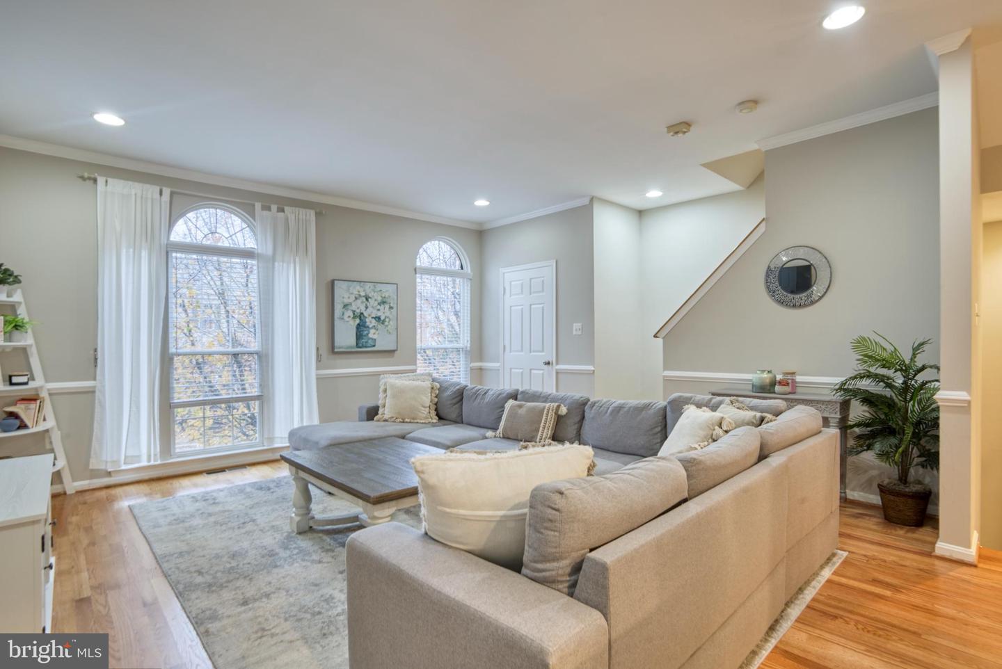 45559 Grand Central Square, Sterling