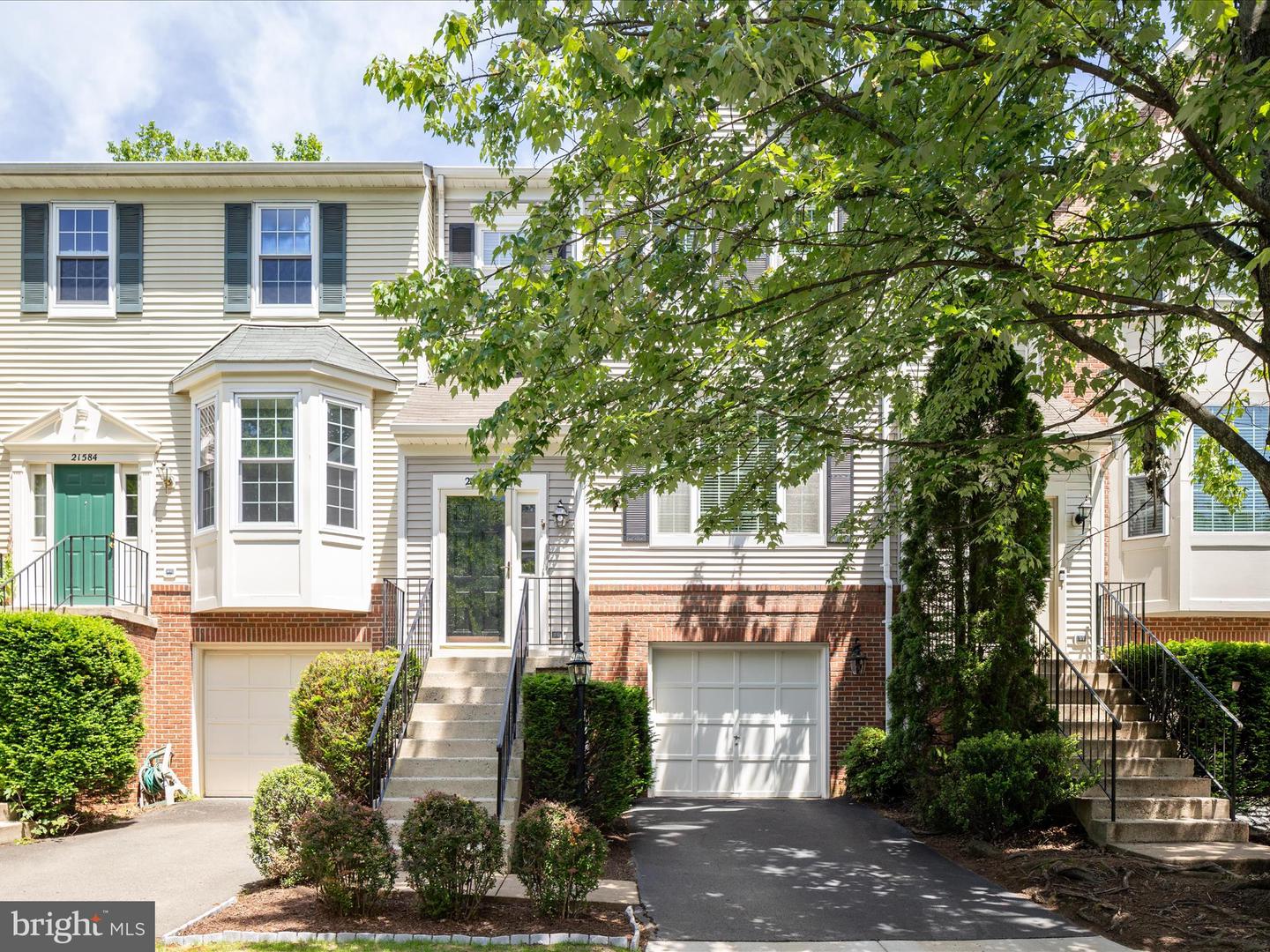21586 Bankbarn Terrace, Broadlands