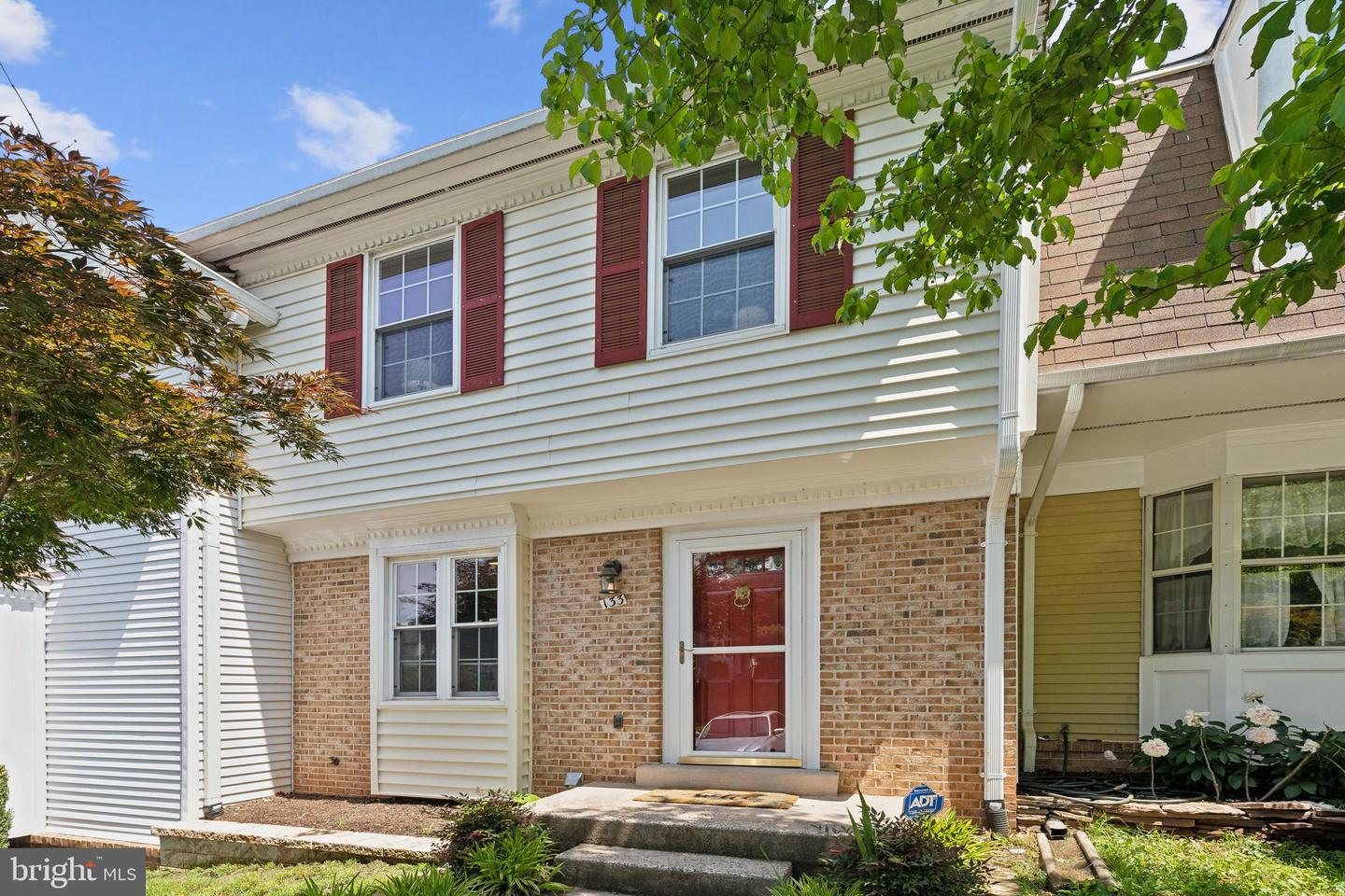 133 Sulgrave Court, Sterling