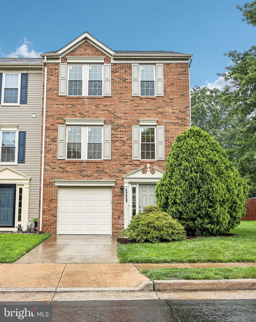 43212 Chokeberry Square, Ashburn