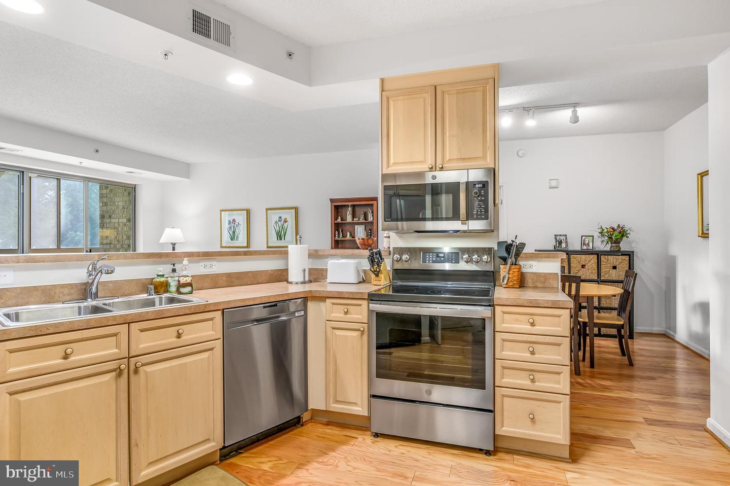 19355 Cypress Ridge Terrace #203, Leesburg
