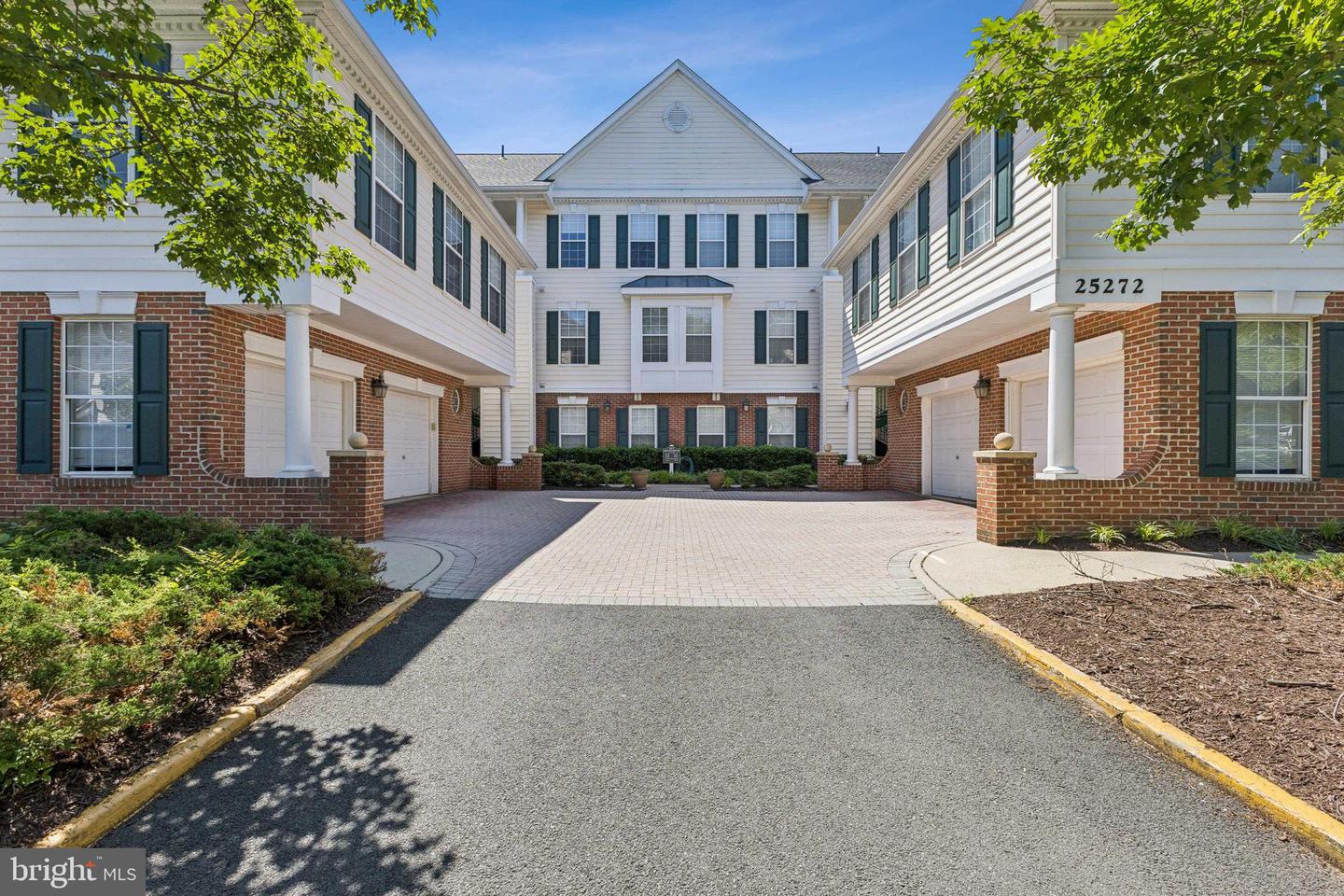 25272 Riffleford Square #104, Chantilly