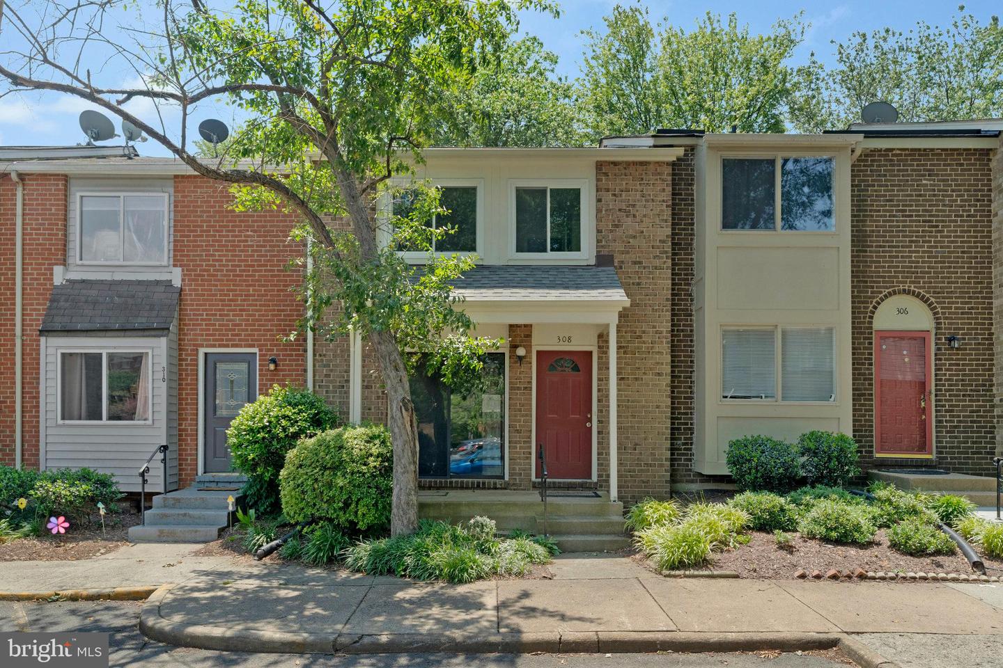 308 Sanderson Drive, Sterling