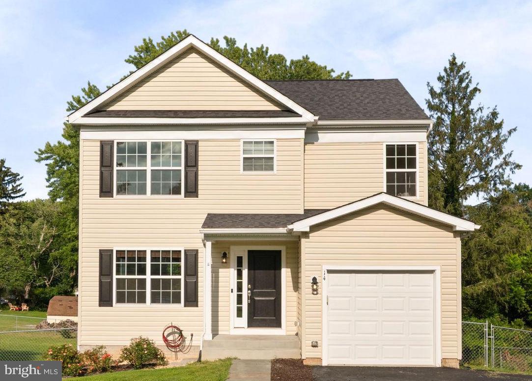14 S Locust Street, Round Hill