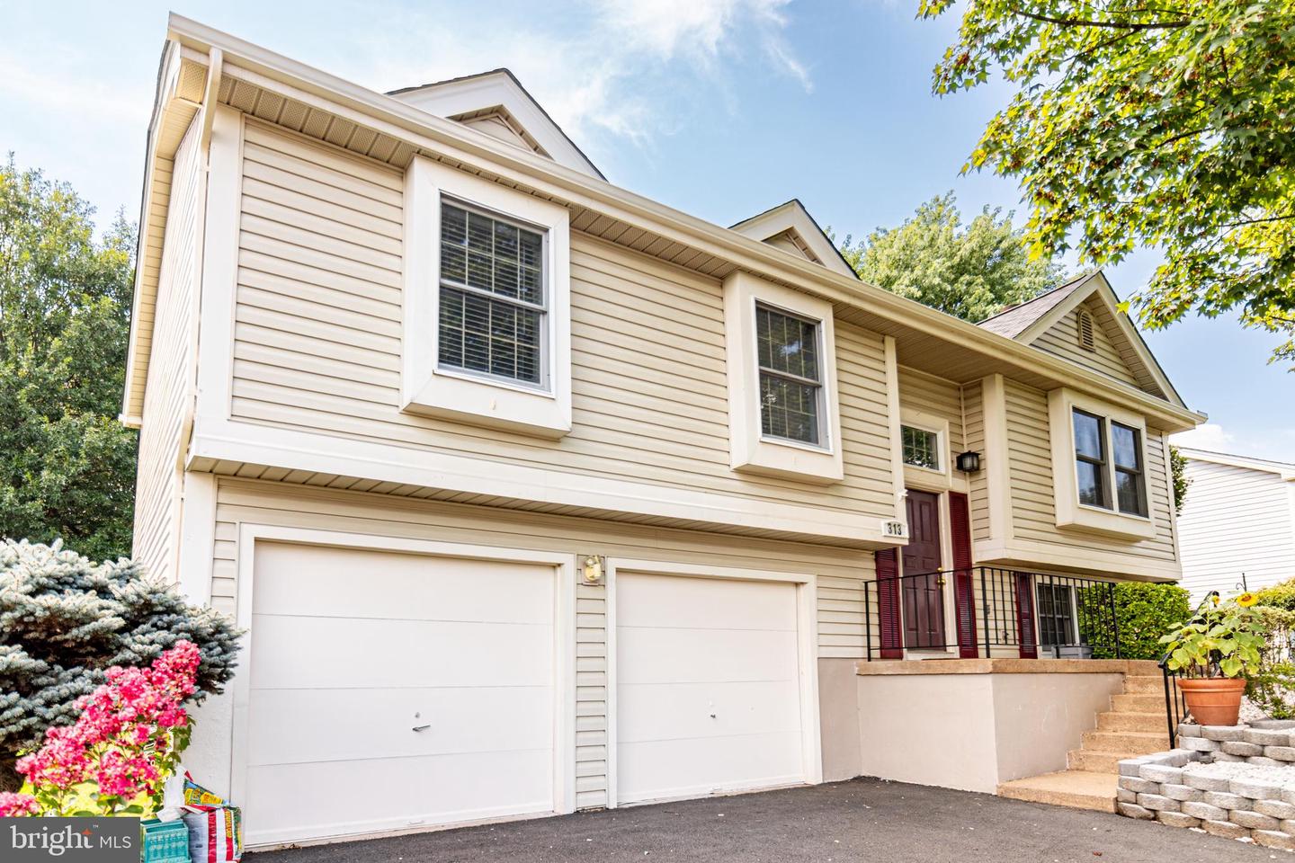 313 Samantha Drive, Sterling