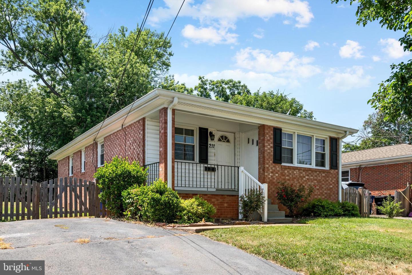 211 Catoctin Circle NE, Leesburg