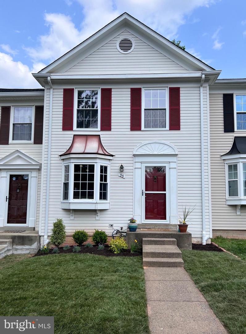 35 Quincy Court, Sterling