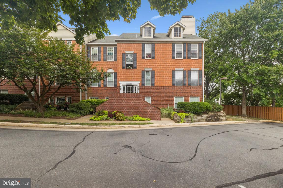 678 Gateway Drive SE #907, Leesburg