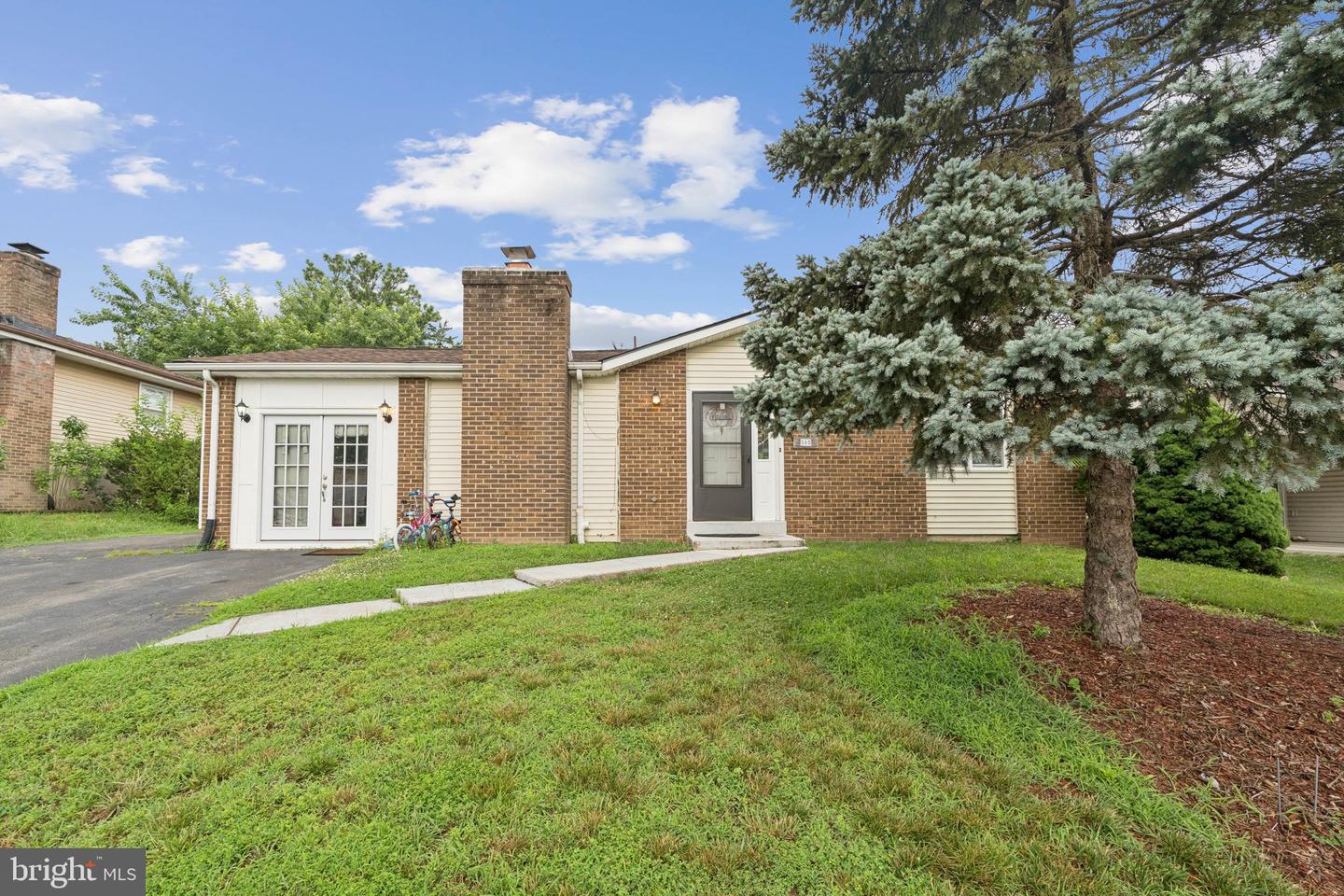 805 N York Road, Sterling
