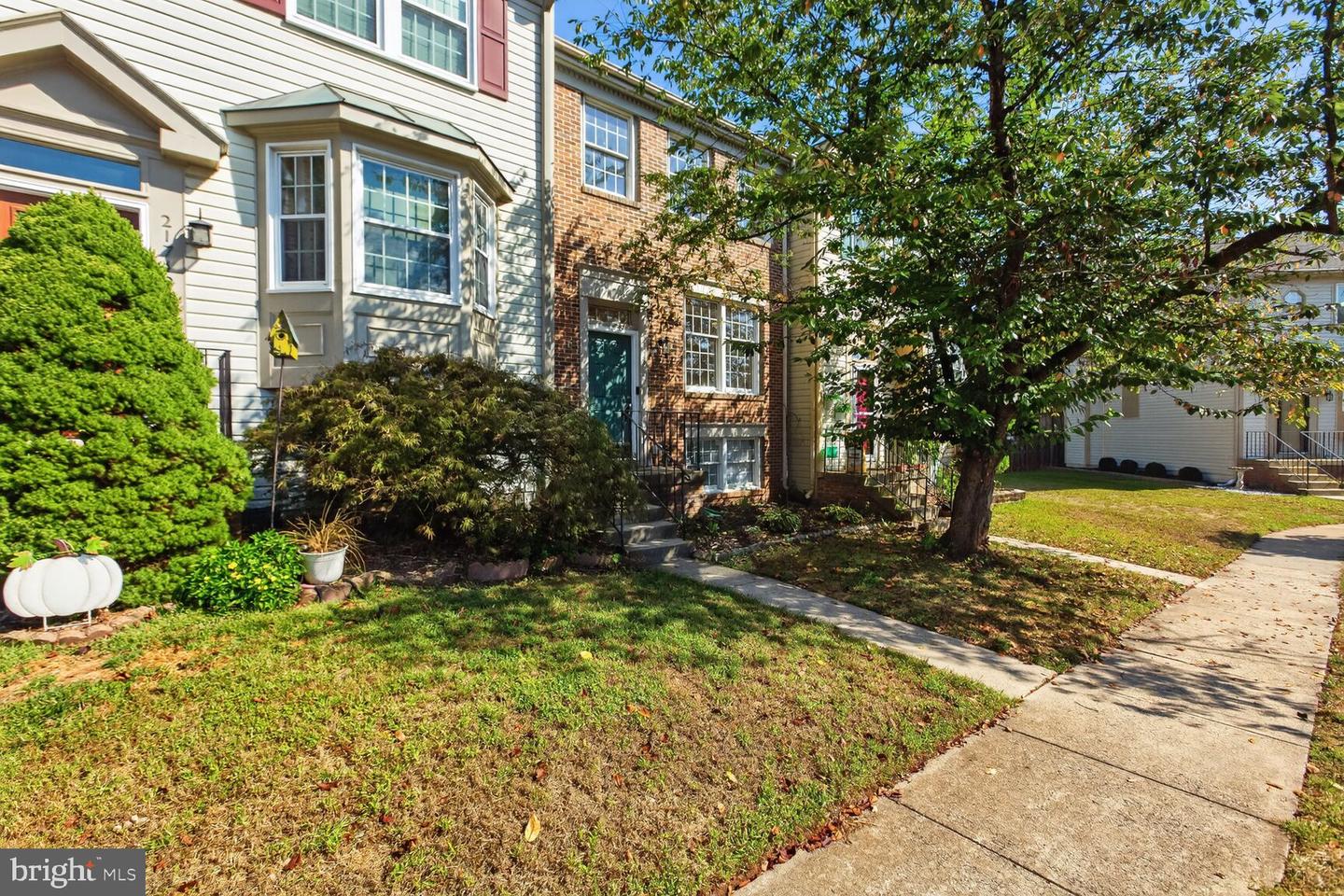 21747 Leatherleaf Circle, Sterling