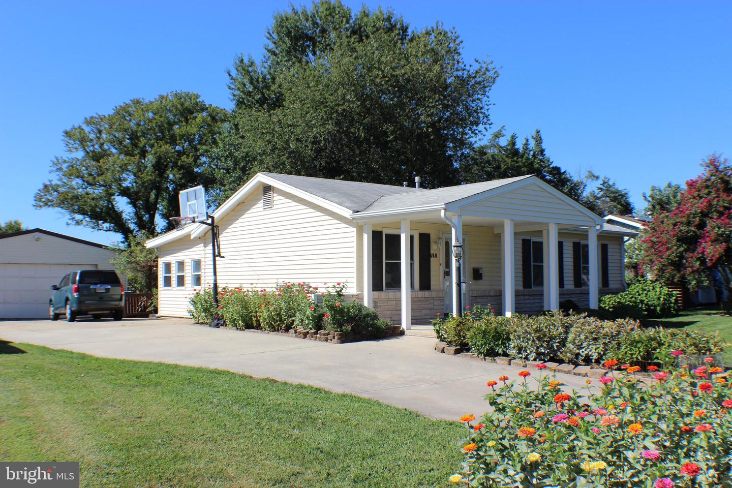111 N Hickory Road, Sterling