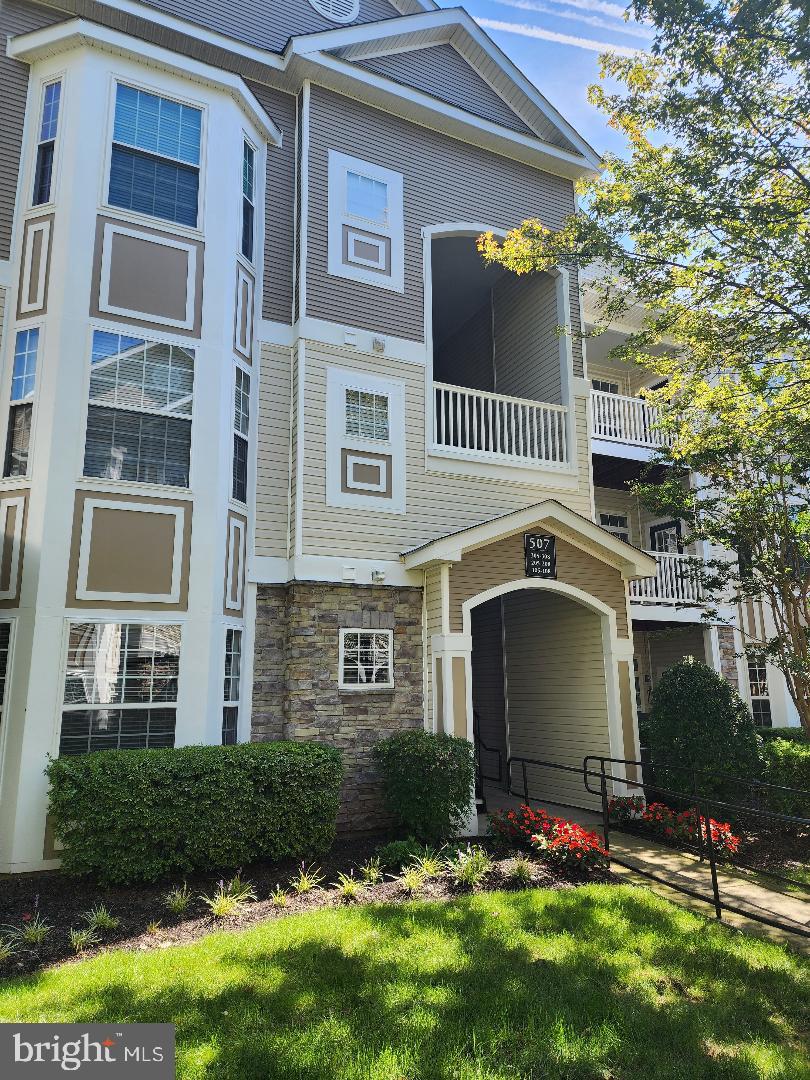 507 Sunset View Terrace SE #207, Leesburg