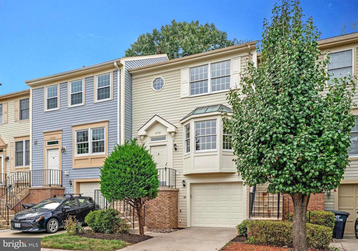 21921 Myrtlewood Square, Sterling