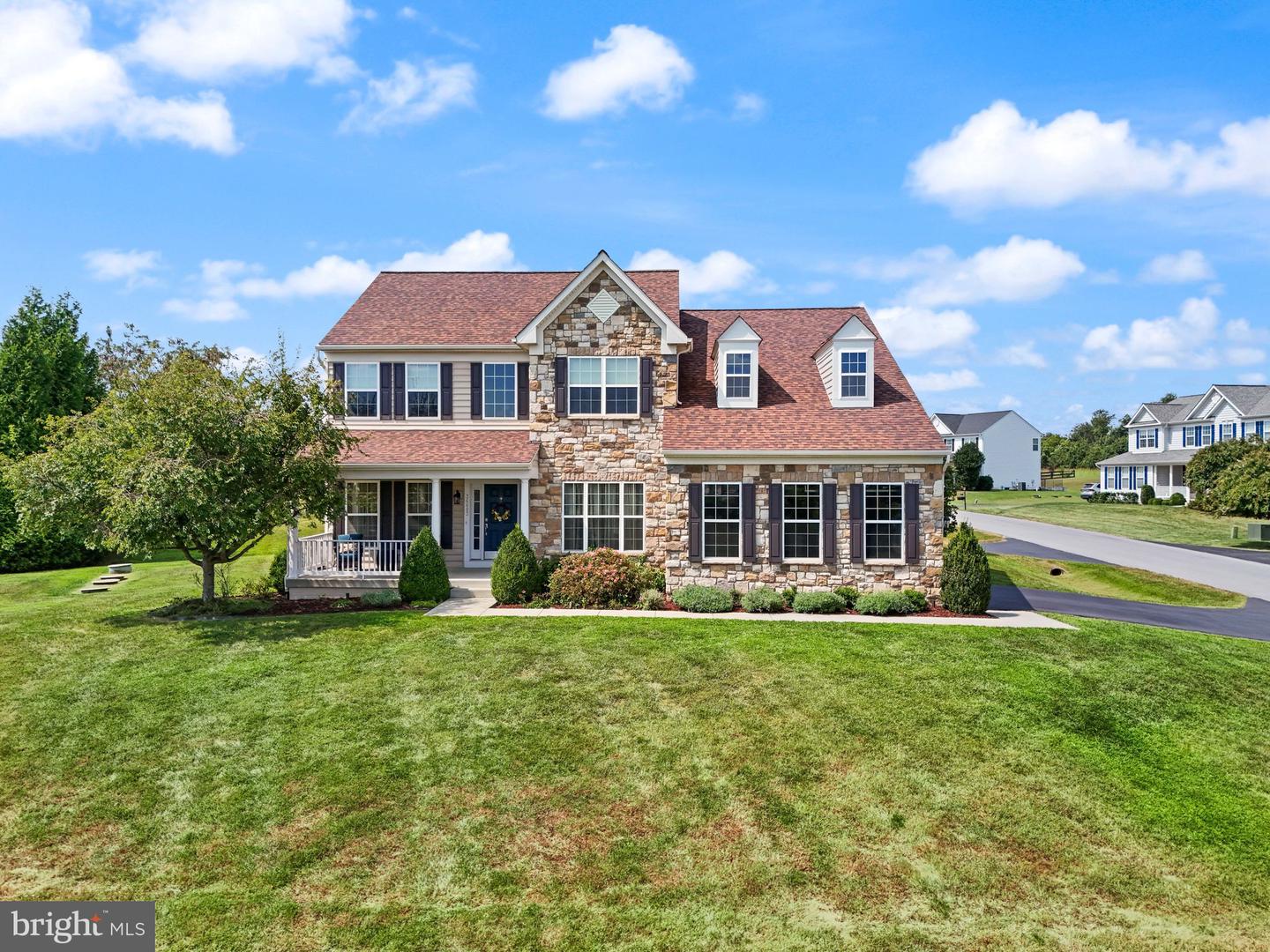 36483 Winding Oak Place, Purcellville