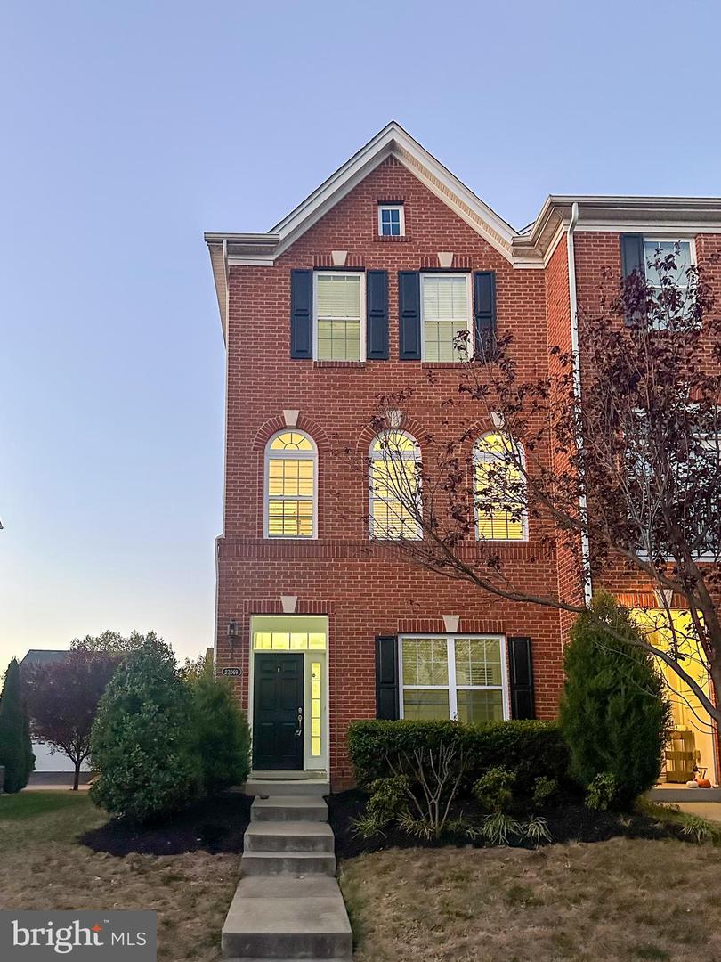 23069 Weybridge Square, Broadlands