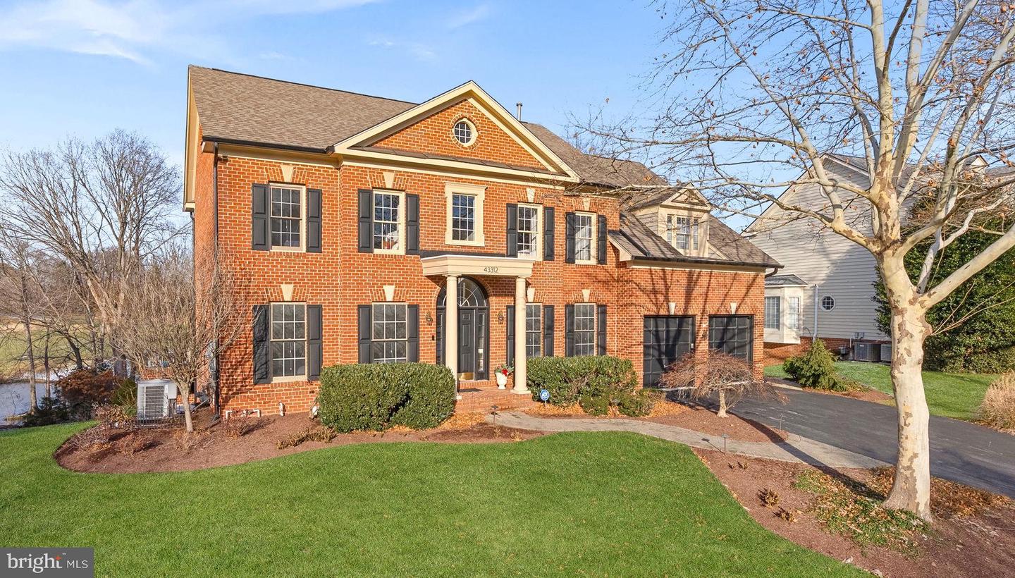 43312 Crystal Lake Street, Leesburg